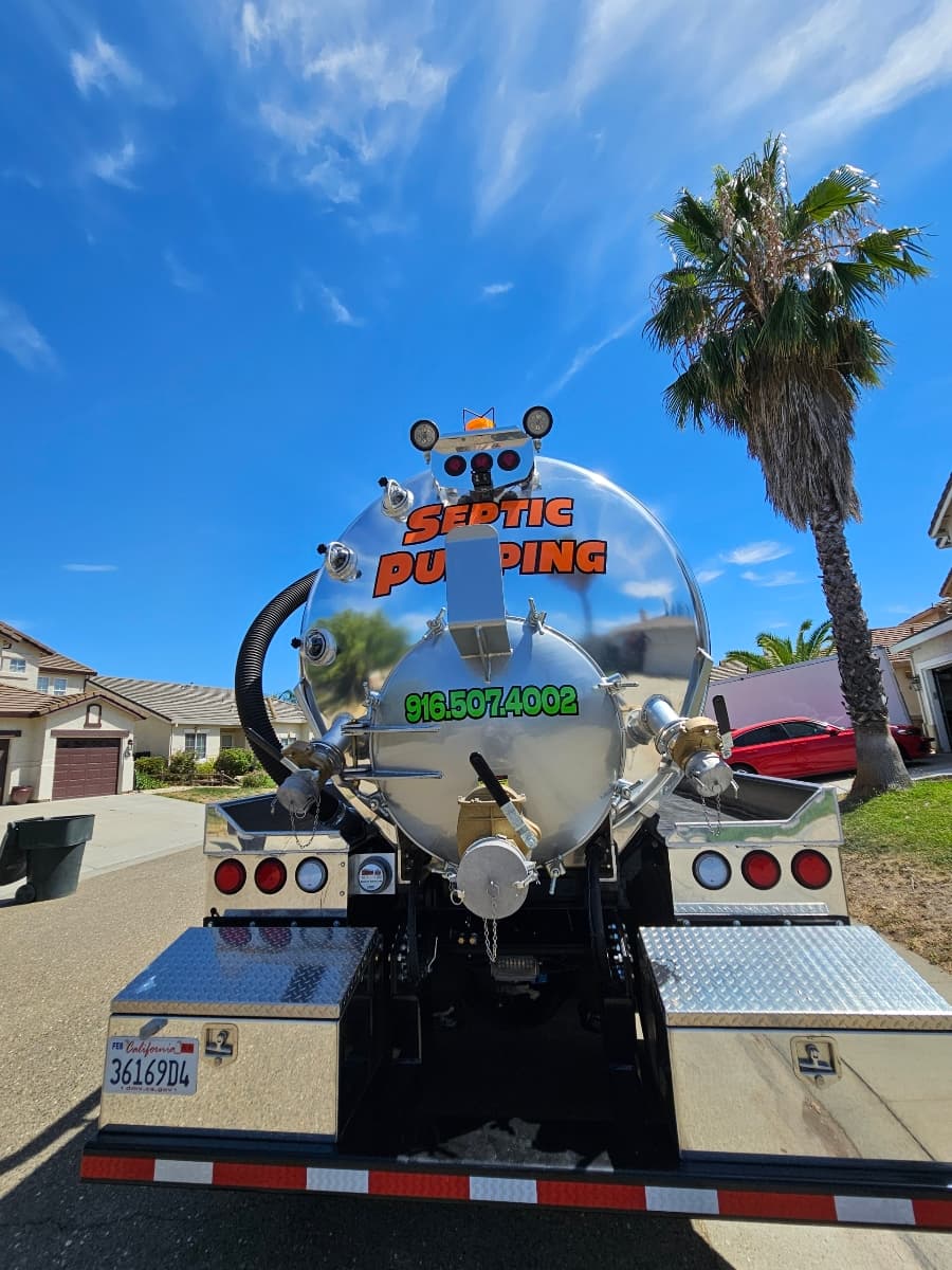 Emergency septic pump truck